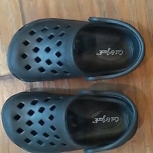 Cat and Jack toddler size 5 sandals